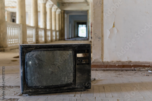 Obraz na plátně Broken television set in the interior of abandoned building of the Soviet sanato