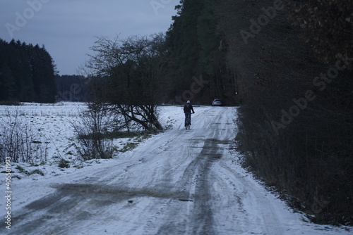 Winter Radfahrer Schnee