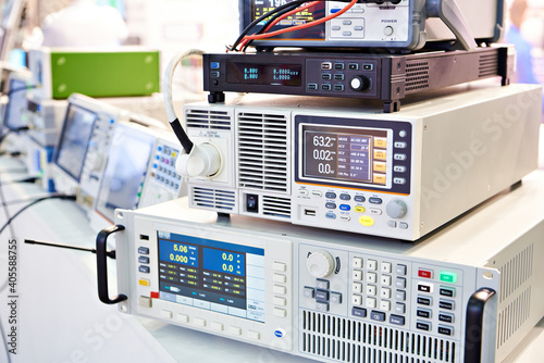 Obraz na plátně Power supplies and electronic measuring devices