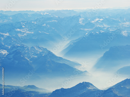 WOlcken in Alpen aus flug