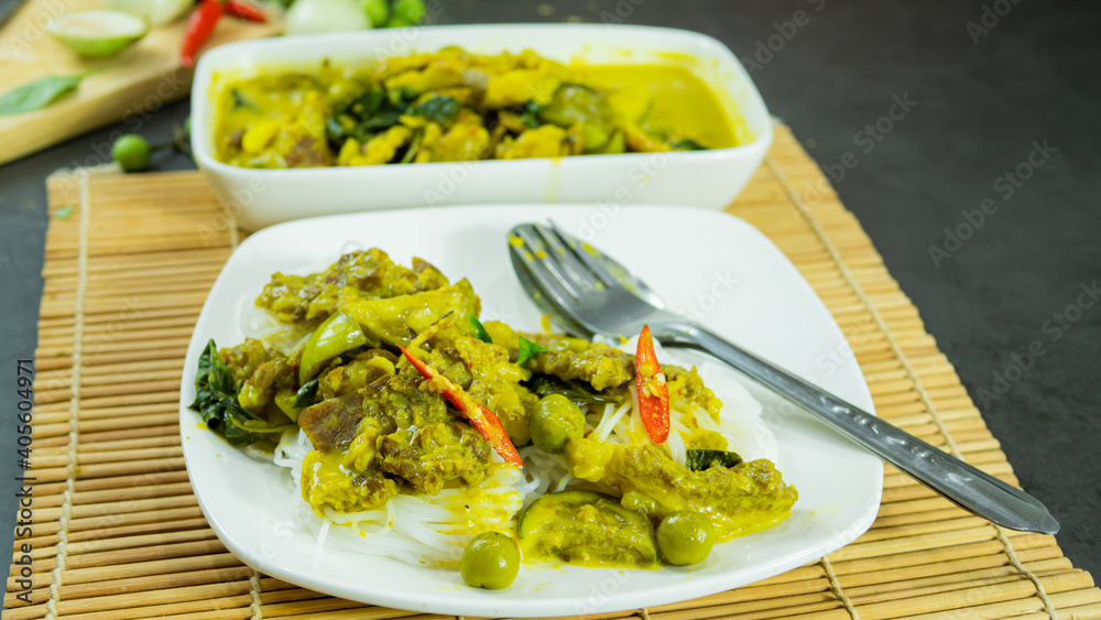 Green curry with beef. Famous food in Thailand. The food consists of curry paste. Blended with herbs Simmered with coconut milk And meat Season with fish sauce and sugar,add brinjal and sweet eggplant Green curry with beef. Famous food in Thailand. The food consists of curry paste. Blended with herbs Simmered with coconut milk And meat Season with fish sauce and sugar,add brinjal and sweet eggplant