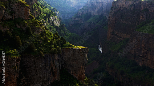 Fotografia green canyon in the mountains