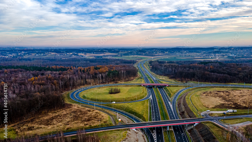 Autostrada A1 w Polsce, ostatni węzeł w Gorzyczkach na Śląsku, z lotu ptaka, zima