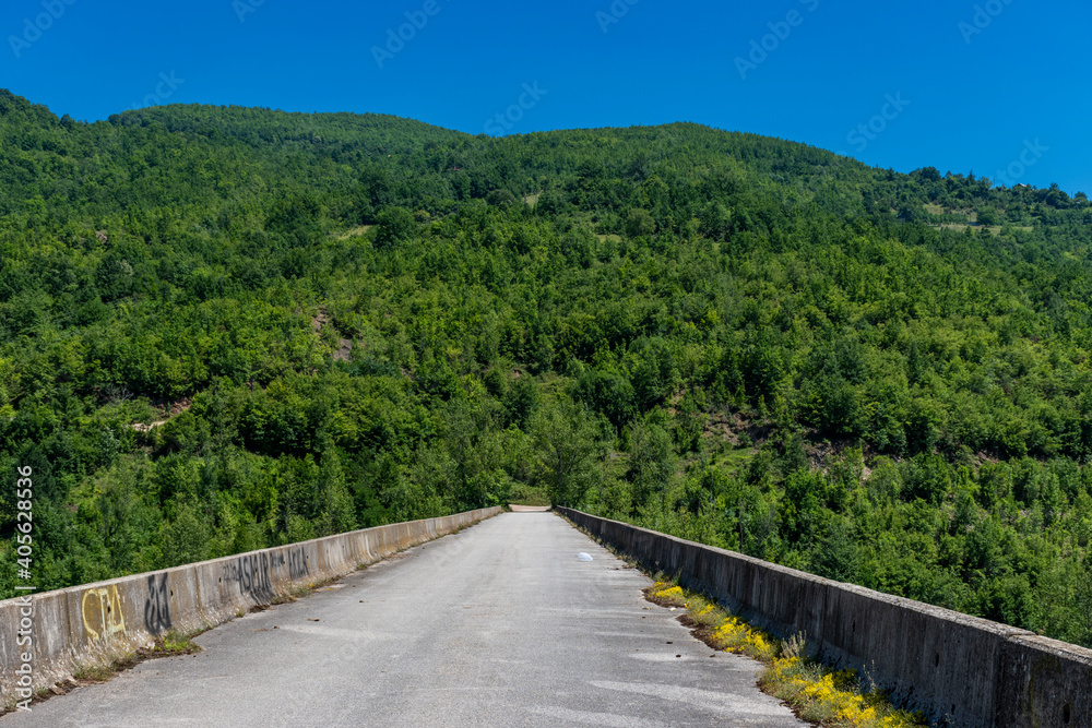 road to the mountains