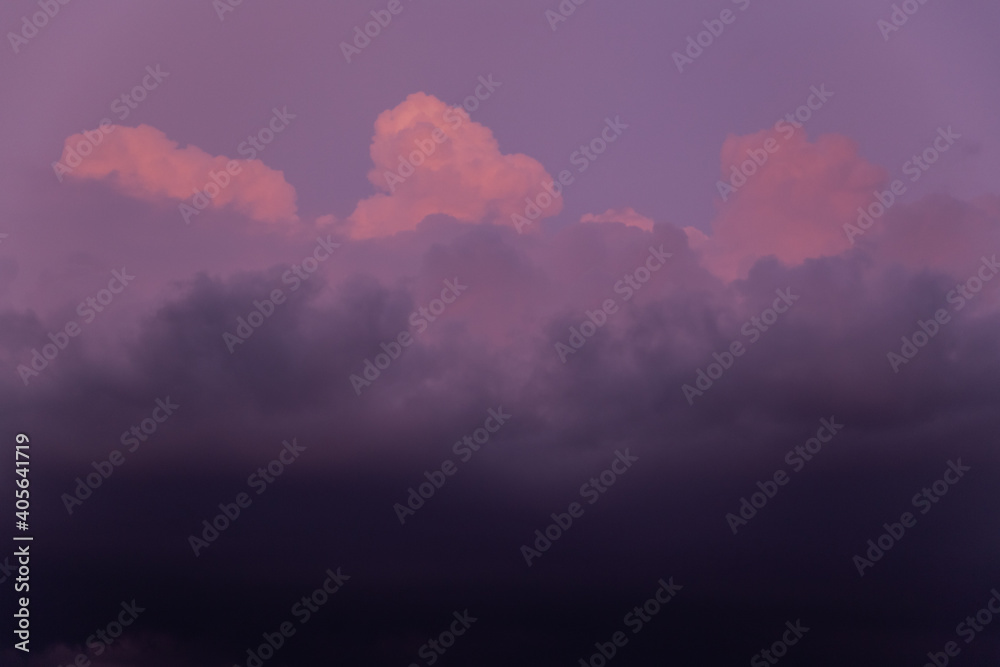 Obraz premium incredible stormy sky with purple clouds