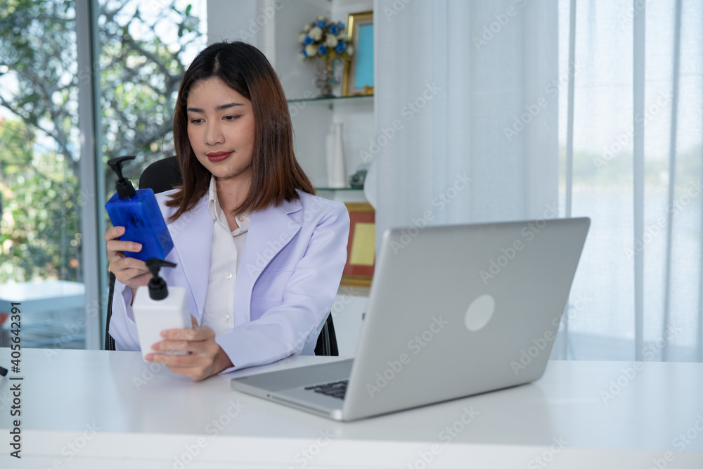 Young doctor watching to new product demos online. Product developer Listen to product demonstrations.
online. online concept Young doctor watching to new product demos online. Product developer Listen to product demonstrations.
online. online concept