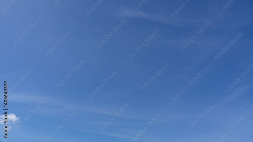 Obraz premium wispy airy transparent clouds in a fan shape. travel over blue sky horizontal left to right. slow-moving clouds in daylight. b-roll timelapse footage of skycaps cloudscape background wallpaper. 