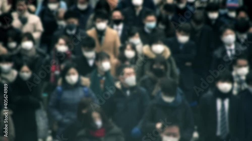 Wallpaper Mural マスクをして出勤する日本人ビジネスマン Torontodigital.ca