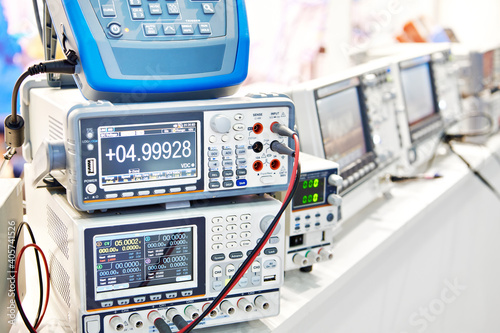 Power supplies and electronic measuring devices