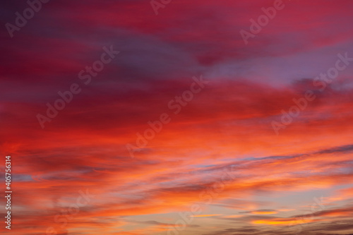 Orange-red cloud sky in Barcelona © DAVID