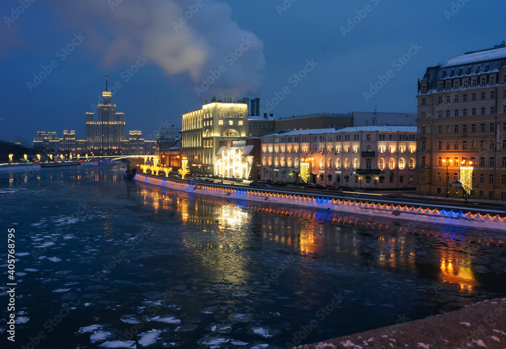 Evening view of the Moscow River and Raushskaya embankment