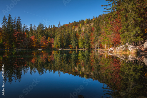 Lac Vert en automne, Passy, haute Savoie, France © Rawsavoyard