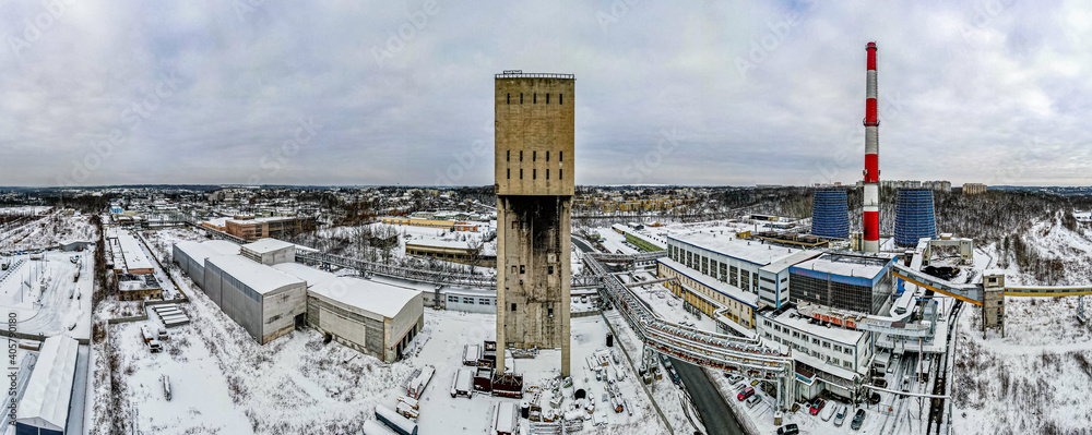 stara wieża szybowa z nieistniejącej kopalni węgla w Jastrzębiu Zdroju na Śląsku, zimą z lotu ptaka - obrazy, fototapety, plakaty 