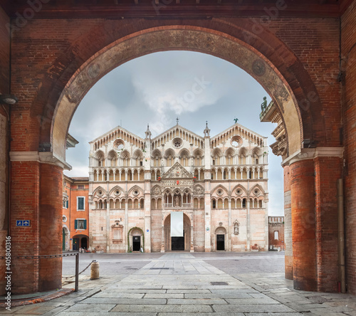 Obraz na płótnie Ferrara, Italy. View of Cathedral through the arch (HDR-image) w salonie
