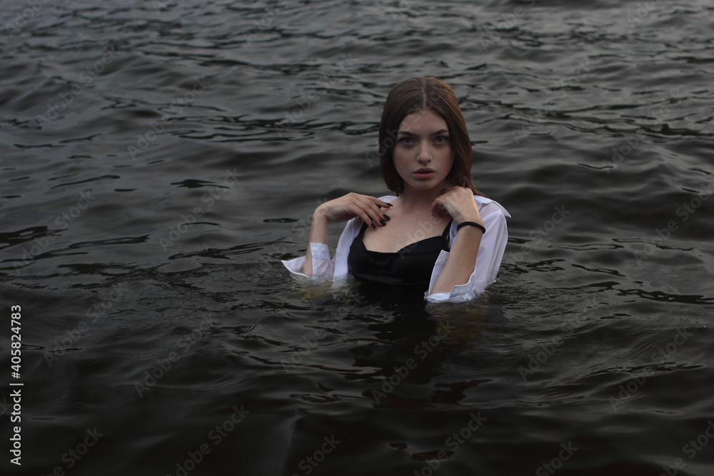Fototapeta premium girl in the water