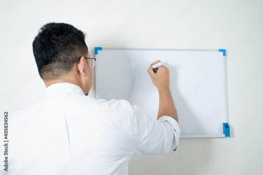 Fototapeta premium Businessman writing in a whiteboard