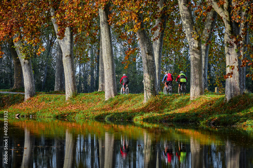 bike ride along the canal du midi
