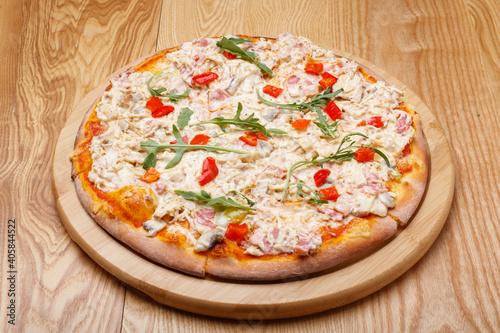 pizza with chicken breast and arugula
