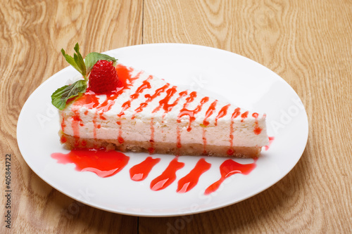 classic cheesecake with raspberry sauce