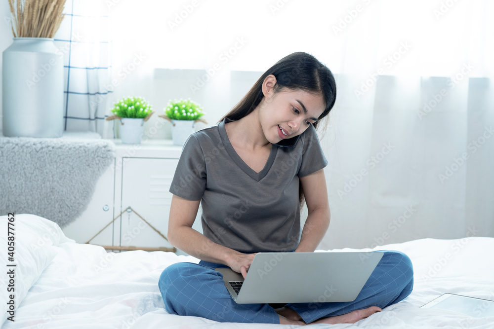Naklejka premium Work from home, Business freelance woman working on laptop.