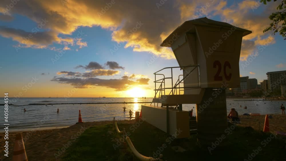 Lifeguard house at the sunset in Hawaii in 4k slow motion 60fps
Lifeguard house at the sunset in Hawaii in 4k slow motion 60fps