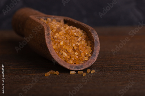A large-blooded brown sugar in a wooden spoon