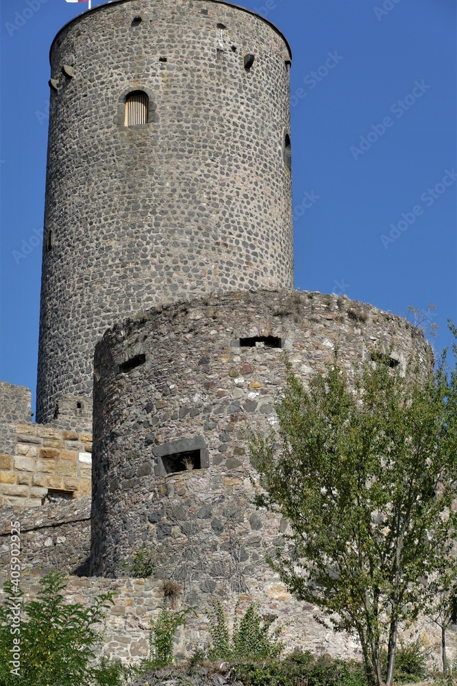 Burg Münzenberg - Hochformat in der Wetterau