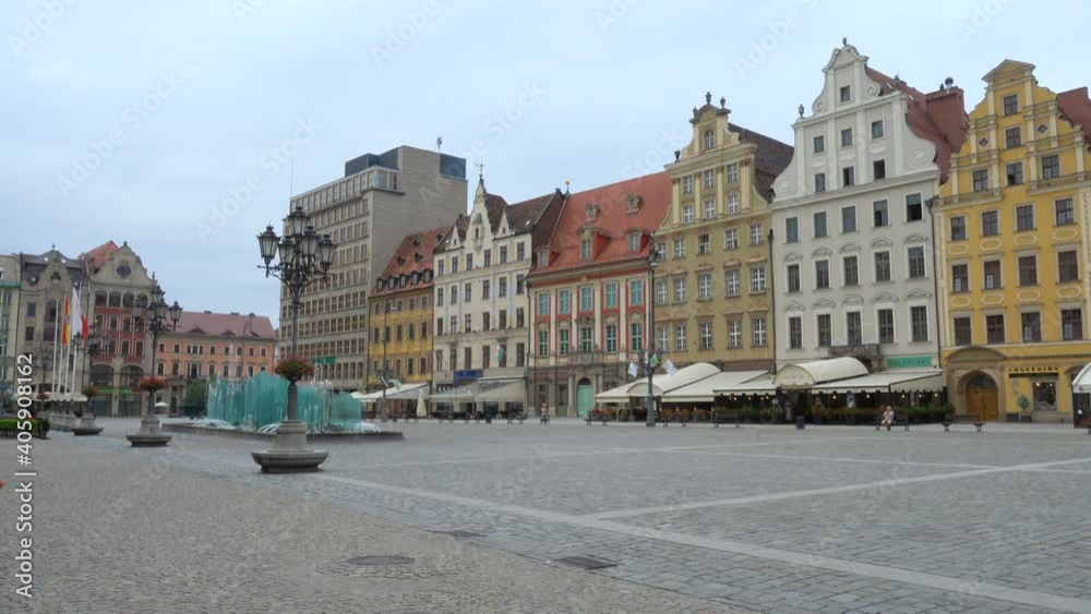 WROCLAW, POLAND - JULY 17, 2017: view of main square Rynek of polish city Wroclaw at the morning time
WROCLAW, POLAND - JULY 17, 2017: view of main square Rynek of polish city Wroclaw at the morning time
