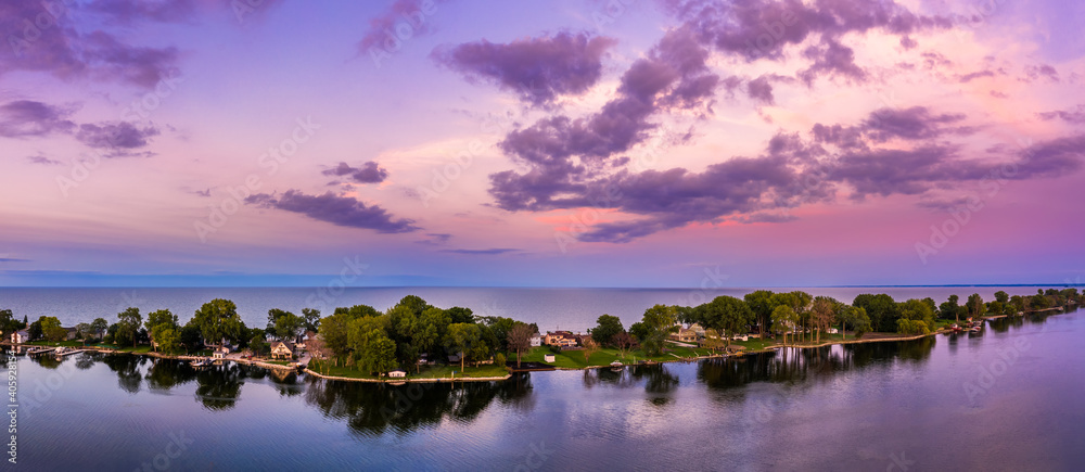 Aerial panorama of the Ceder Point peninsula at dusk, in Sandusky, Ohio, on the Erie lake. - obrazy, fototapety, plakaty 