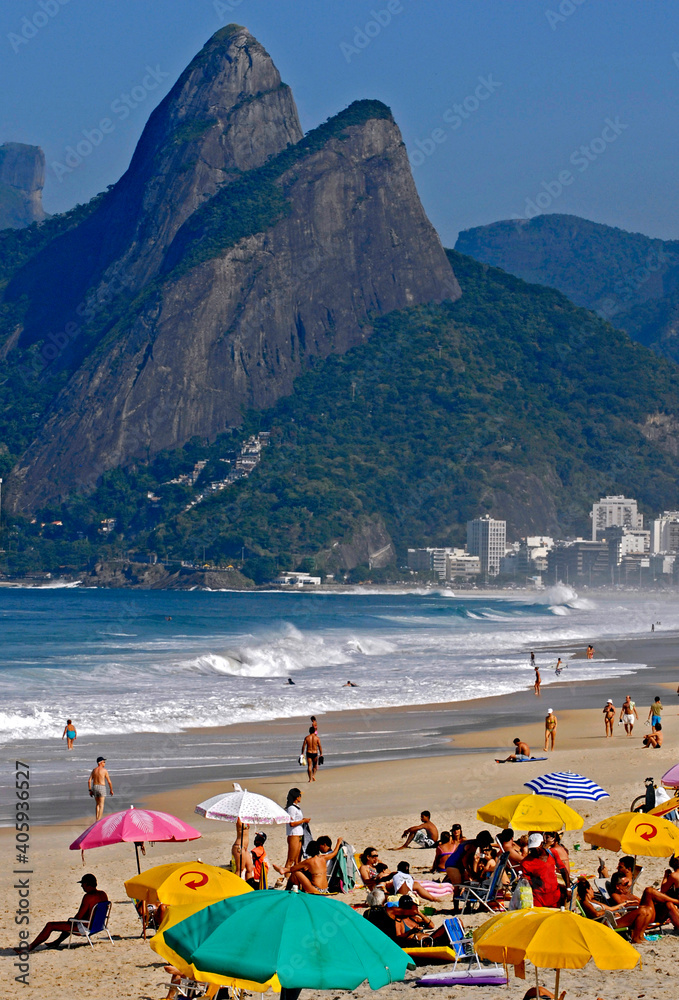 Banhistas na praia de Ipanema. Rio de Janeiro Banhistas na praia de Ipanema. Rio de Janeiro