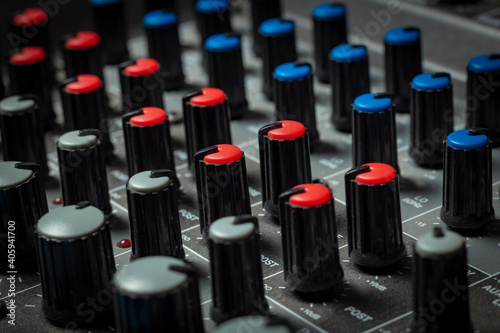 Macro de botones de una mesa de mezclas para conciertos