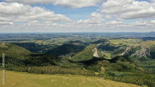 survol du Puy de Sancy en Auvergne, parc naturel régional des volcans d'Auvergne