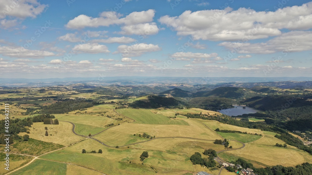 survol du Puy de Sancy en Auvergne, parc naturel régional des volcans d'Auvergne survol du Puy de Sancy en Auvergne, parc naturel régional des volcans d'Auvergne