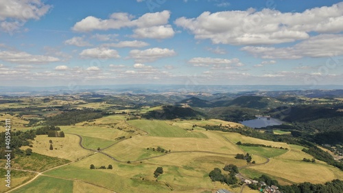 survol du Puy de Sancy en Auvergne, parc naturel régional des volcans d'Auvergne
