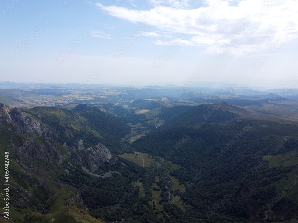 Naklejka premium Puy de Sancy en Auvergne en vue aérienne