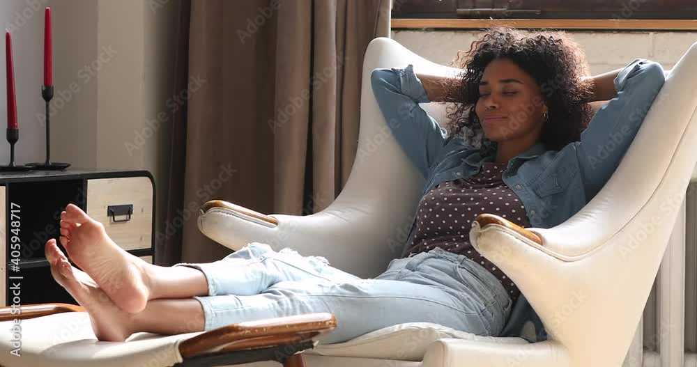 "on your feet" идиома. Женские ступни и пятки фото. Put my feet up. Put your foot in it идиома. Put my feet up.