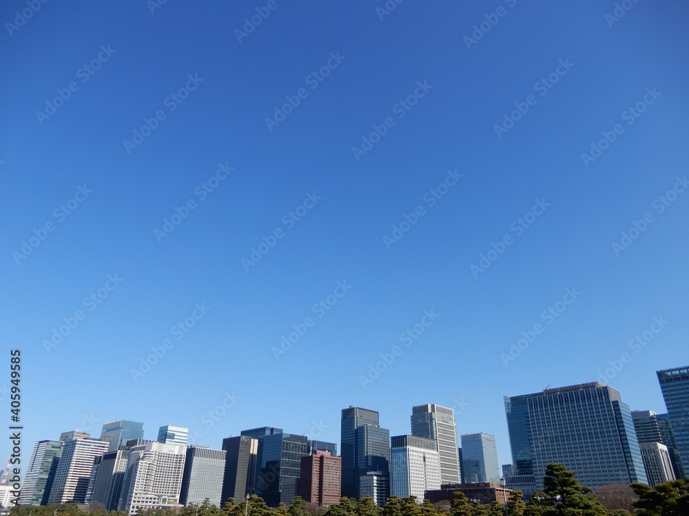 Fototapeta premium 皇居から見たビル群と青空