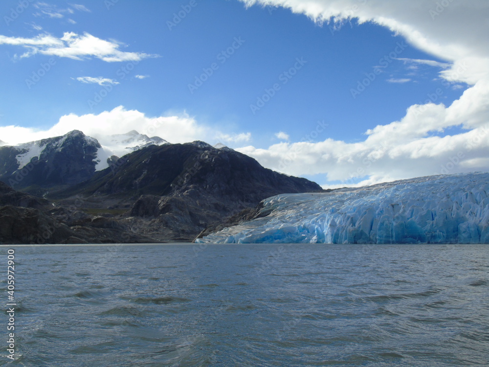 Lago y Glaciar Grey. Patagonia Chilena