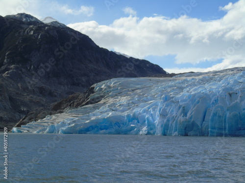 Lago y Glaciar Grey. Patagonia Chilena