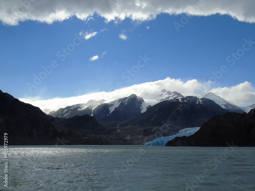 Lago y Glaciar Grey. Patagonia Chilena © Constanza
