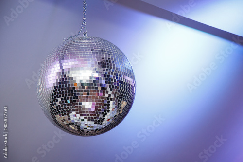 mirror ball, discoball in a room