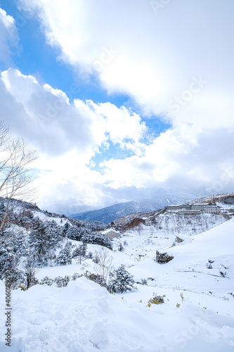 【群馬県】冬季の万座温泉 © travel