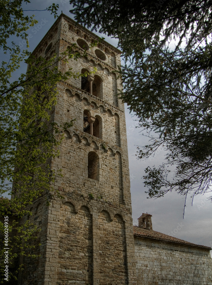 Clocher de l'église Sainte Cécile à Molló, Espagne
