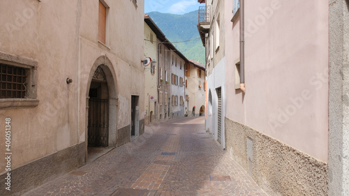 Fototapeta Naklejka Na Ścianę i Meble -  Il centro storico del borgo di Storo in provincia di Trento, Trentino Alto Adige, Italia.
