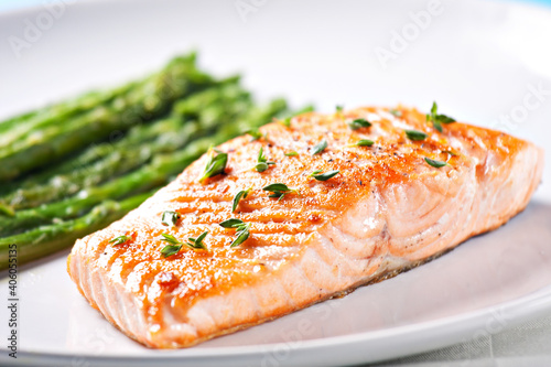 Fillet of salmon with asparagus on a plate.