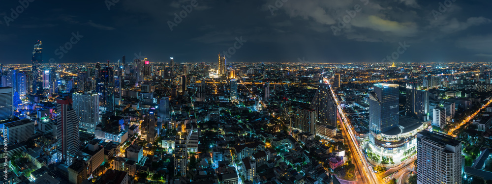 Fototapeta premium Bangkok business district cityscape with skyscraper at twilight, Thailand - Panorama