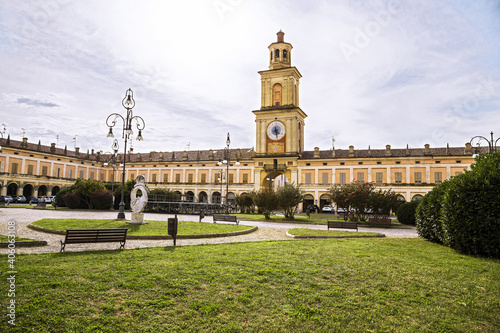 Fotografie Scenic view of the italian village Gualtieri with Bentivoglio Palace, Emilia Rom