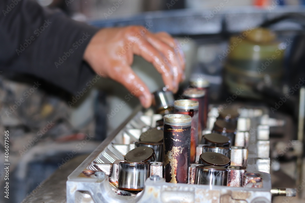 Repair of the internal combustion engine of a passenger car. Replacing the timing chain. Repair of the internal combustion engine of a passenger car. Replacing the timing chain.