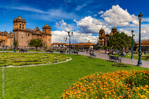 Obraz na płótnie Peru. Cusco, historic city of the Inca Empire. Cusco's main square (Plaza de Armas). The Cathedral Basilica (on the left side) and the Church of the Society of Jesus in the background w salonie