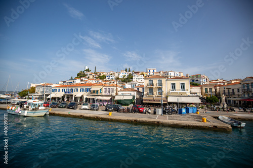 Fototapeta Naklejka Na Ścianę i Meble -  view of the town view of the port country Poros, greece